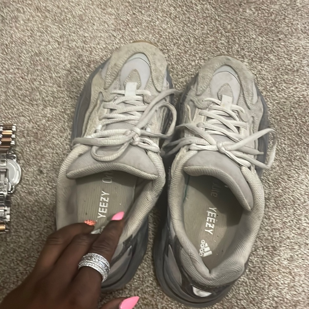 Worn AUTHENTIC Yeezy 700 unisex size 6.5 needs cleaning 7/10 ! PURCHASED 2019